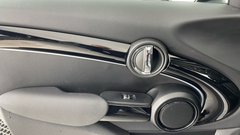 MINI Hatchback 1.5 Cooper Classic Premium 5dr Auto Petrol Hatchback